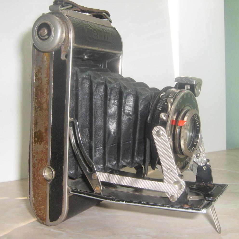 Старинен фотоапарат